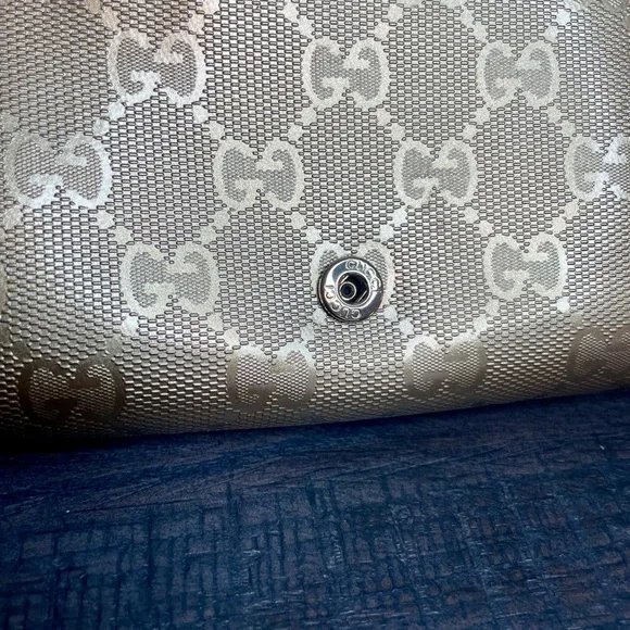 EUC Gucci Gold Imprime GG WOC - Picture 13 of 16